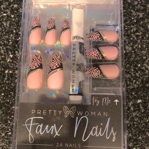 Pretty woman Faux Nails